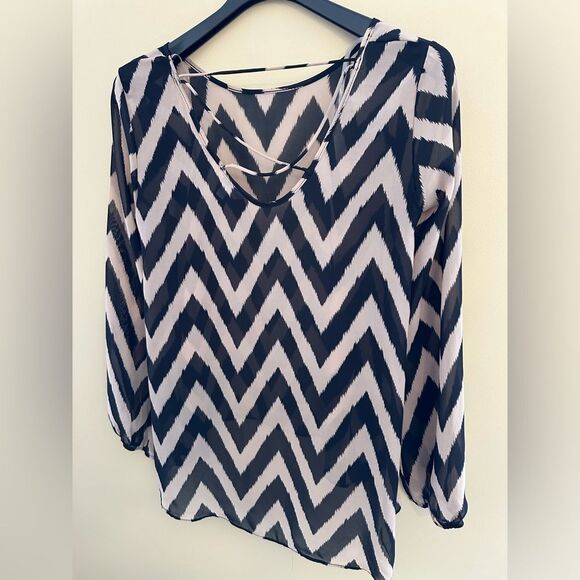 Charming Charlie Flowy top/coverup - Picture 7 of 7